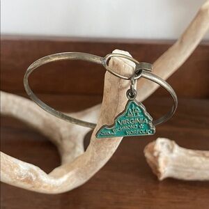 Bangle bracelet with Green Virginia Charm